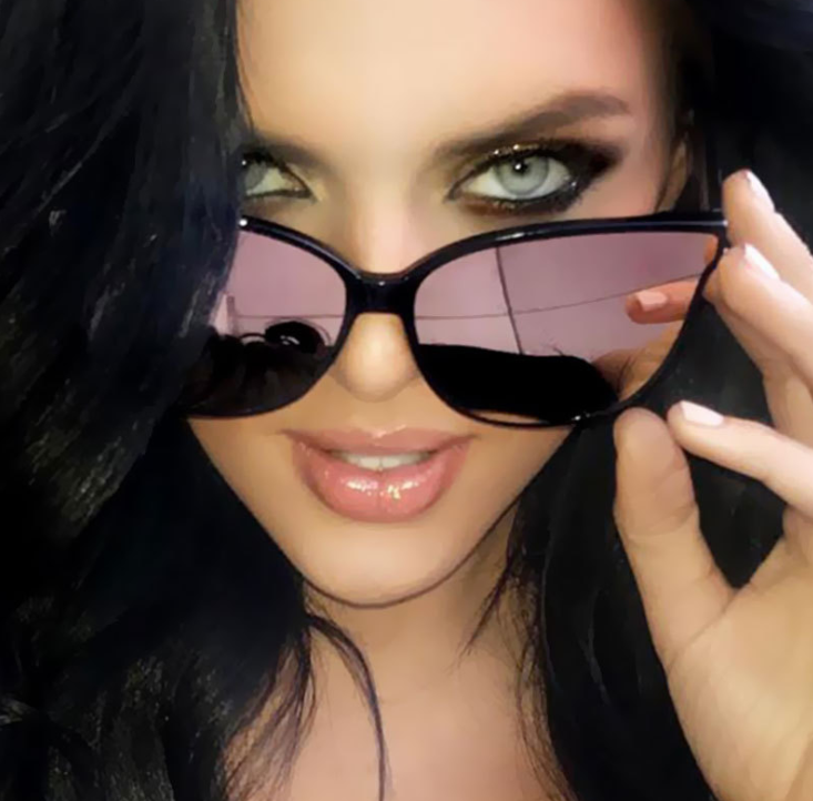 Fashionable Oversized Sunglasses